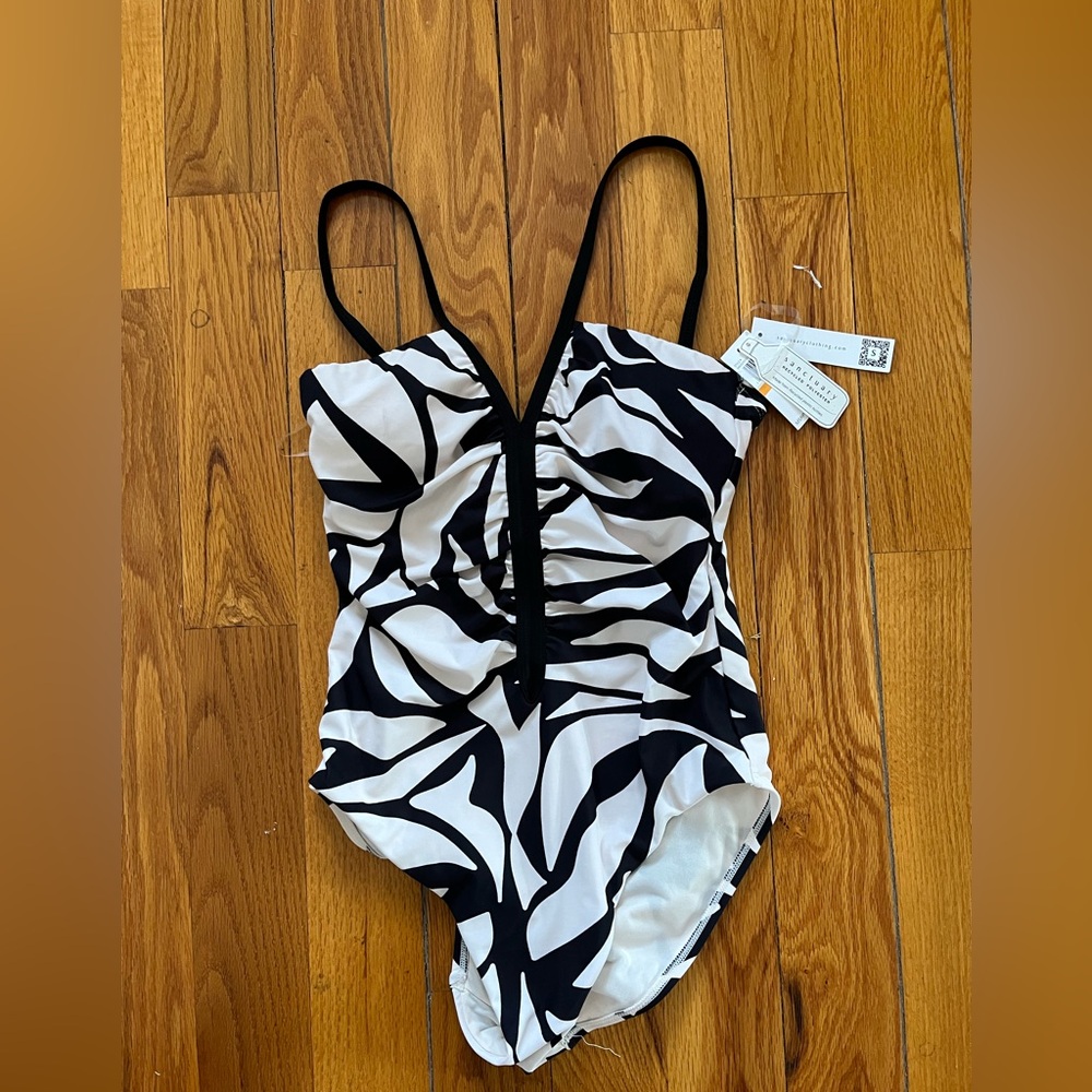 671-Sanctuary Black and White One Piece Swimsuit